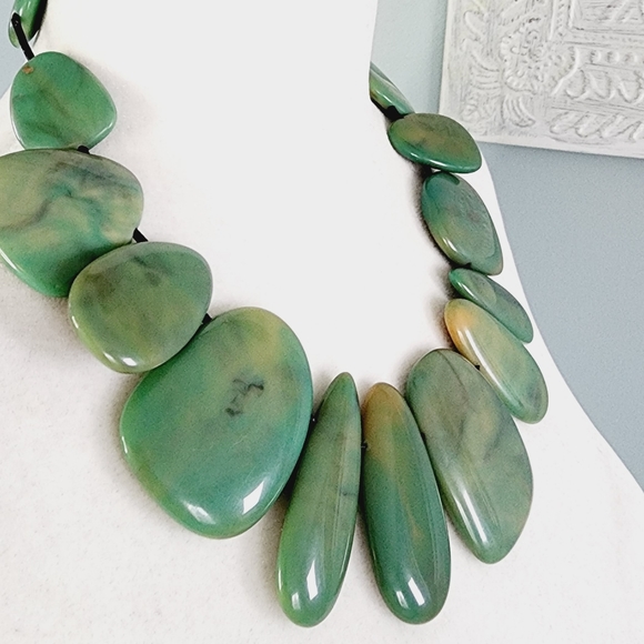 Green Resin Bead Statement Necklace - Picture 3 of 9